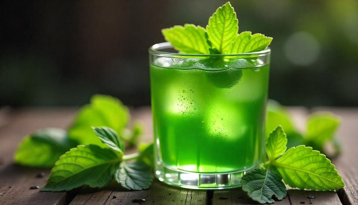Brennesselsaft mit Blattdeko